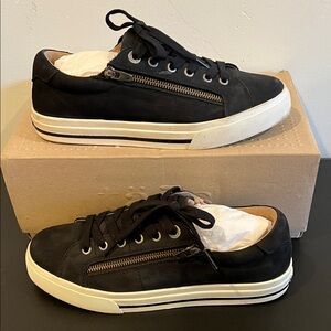 Black Suede Taos Casual Women’s Sneakers Size 8.5